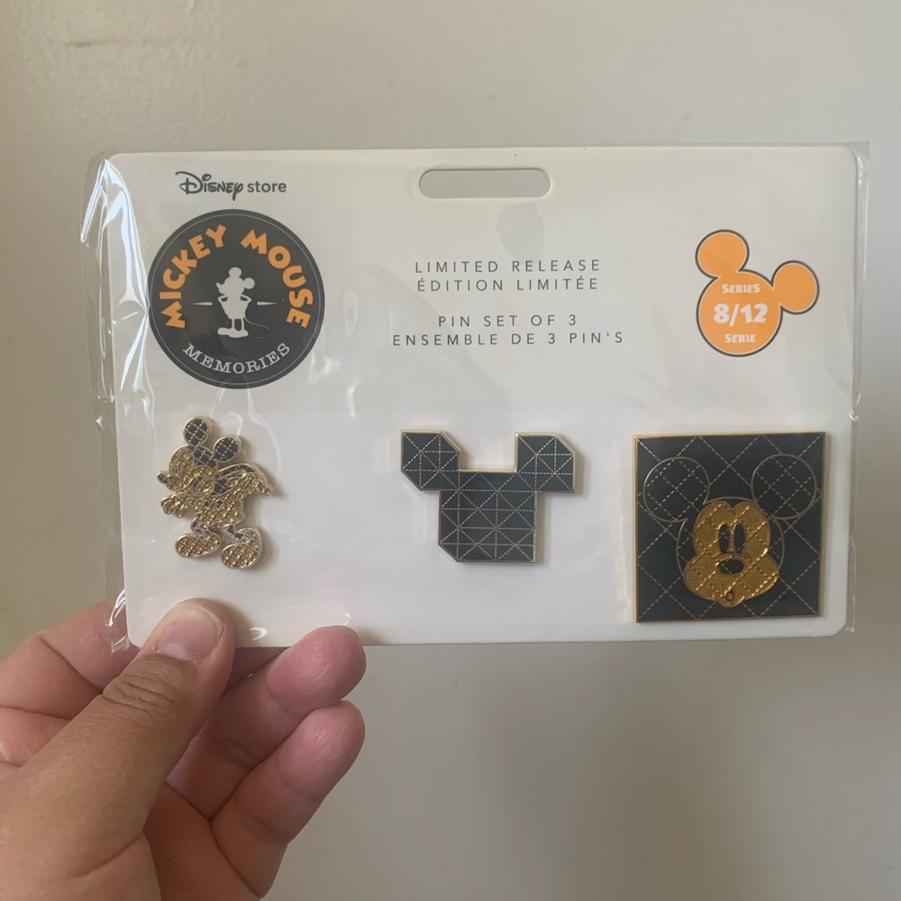 Disney limited edition 3 piece Mickey Mouse pin pack (series 8/12)
